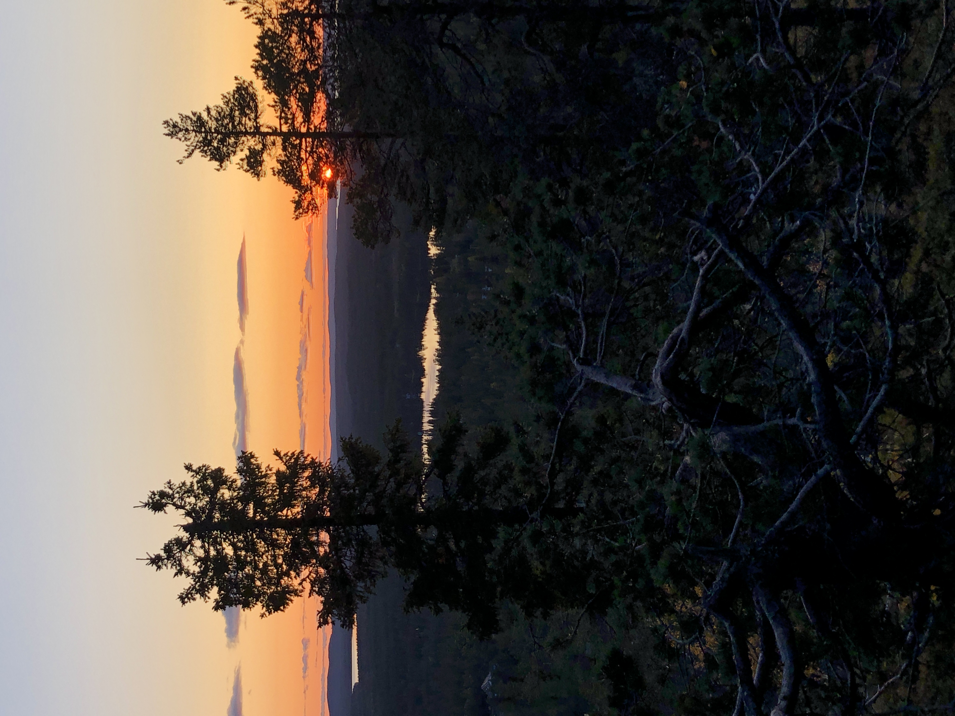 Auringonlasku Rukalta syksyllä