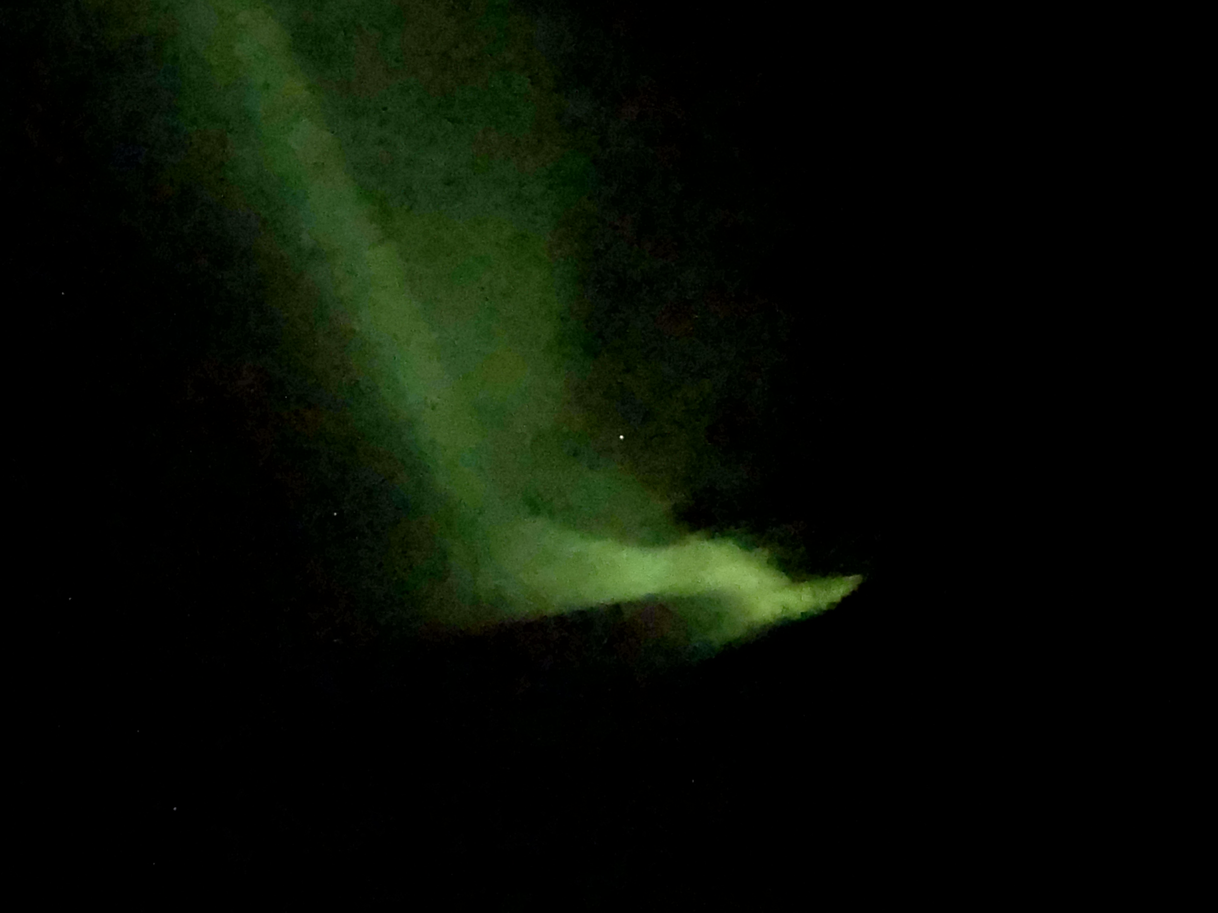 kuva vihreistä revontulista